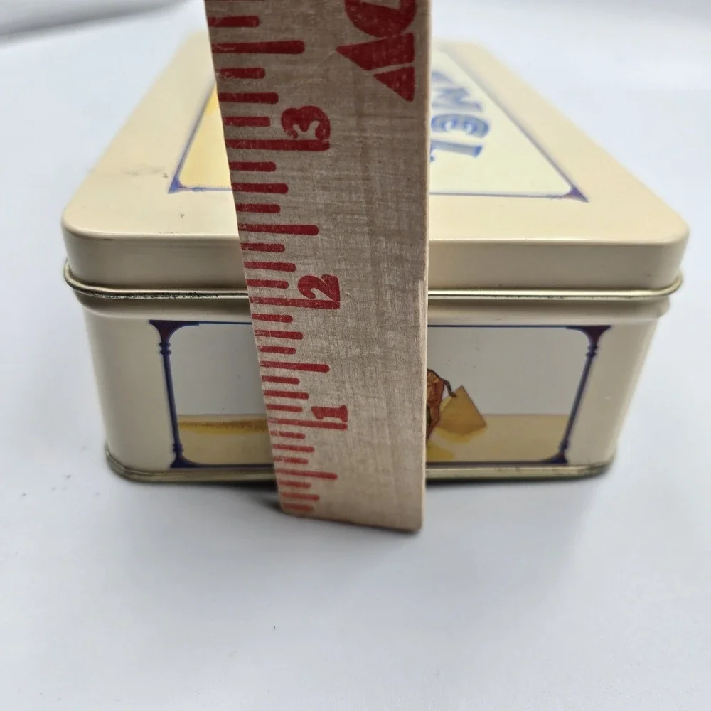 vintage Camel collector's tin 1992 W Mixed Camel Lights Matches Matchbooks